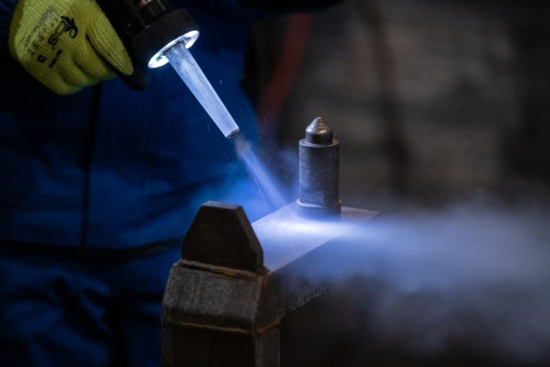 Čištění suchým ledem